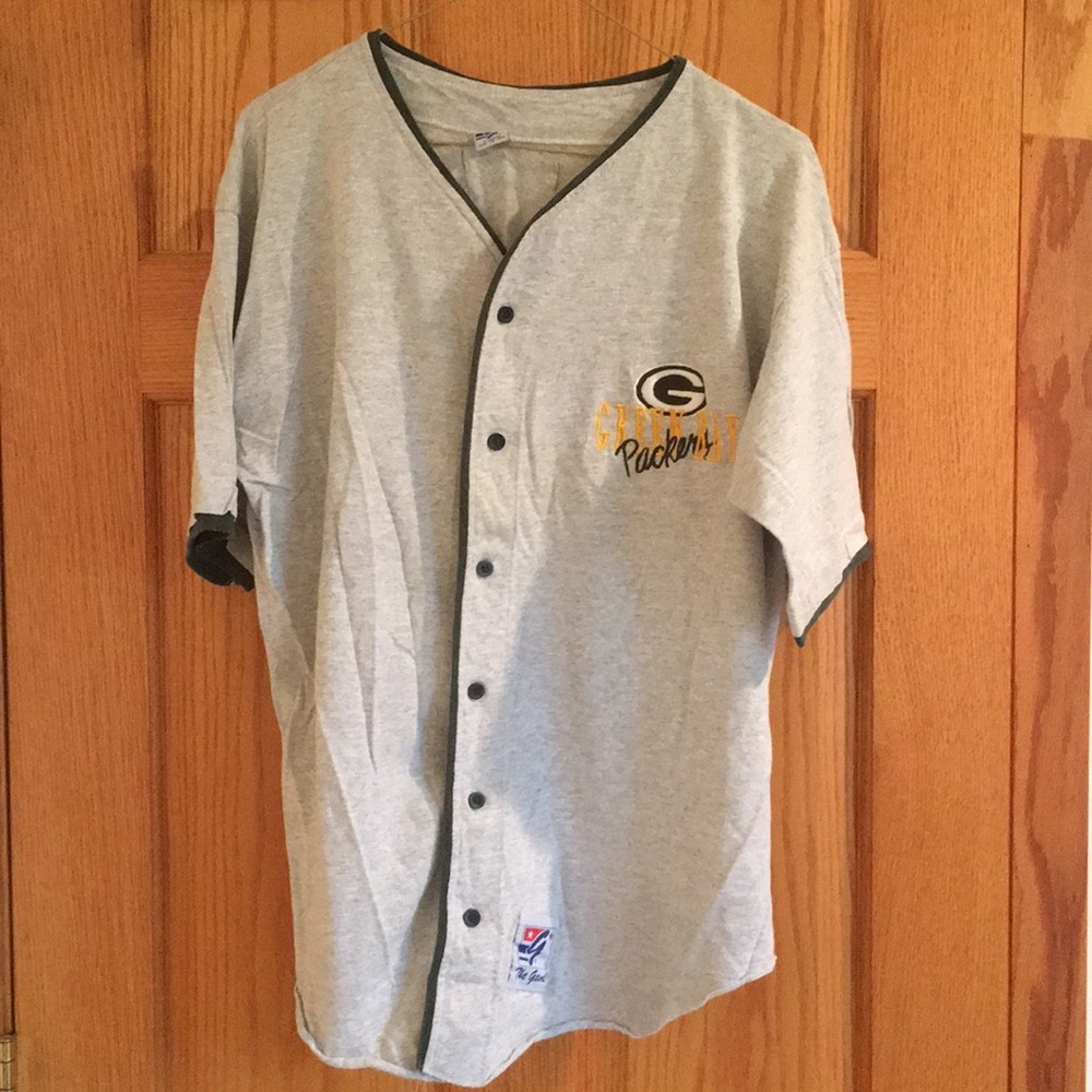 Women’s Packer shirt.